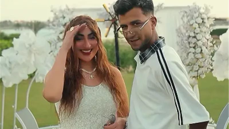 «آسف على كل مرة زعلتك».. عصام صاصا يحتفل بعيد زواجه برسالة مؤثرة لزوجته