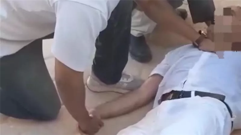 بسبب «كانتين».. الاعتداء على مدير مدرسة بمطروح وفيديو يرصد الواقعة