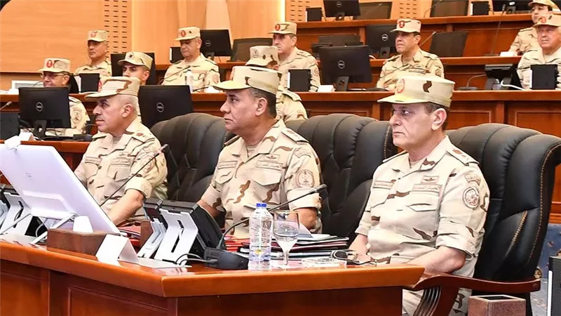 وزير الدفاع يشهد المرحلة الرئيسية لمشروع مراكز القيادة الاستراتيجي بالجيش 