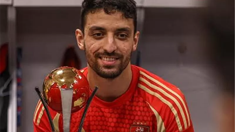 طبيب الأهلى يكشف تفاصيل إصابة طاهر محمد طاهر فى مباراة أبو قير