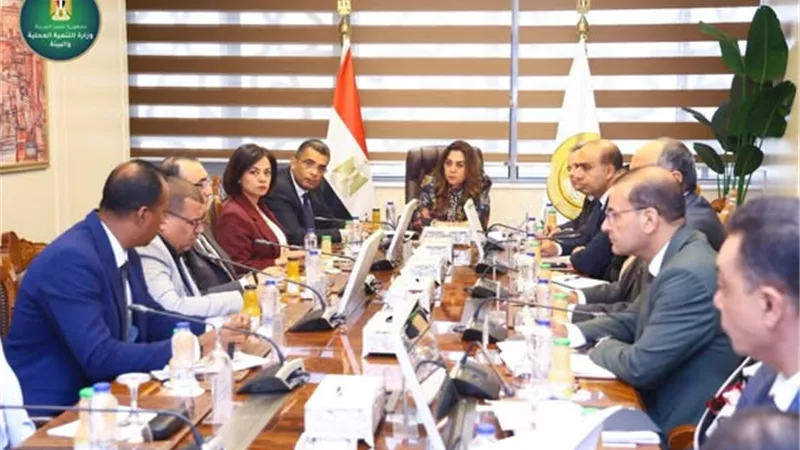 وزيرة التنمية المحلية ومحافظ البحر الأحمر يبحثان تطوير الخدمات والهوية 