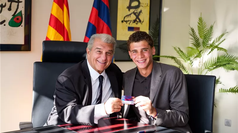 سبورت: برشلونة يرفع الشرط الجزائي لحمزة عبدالكريم إلى 150 مليون يورو