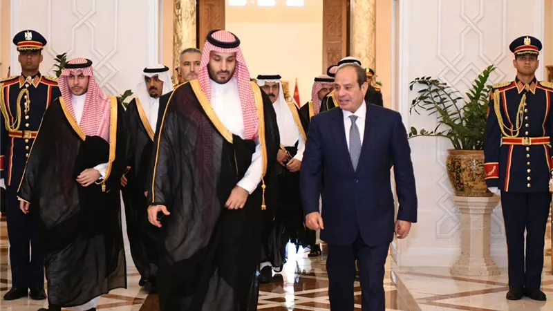 ولي العهد السعودي يبعث برقية شكر للرئيس السيسي عقب مغادرته القاهرة