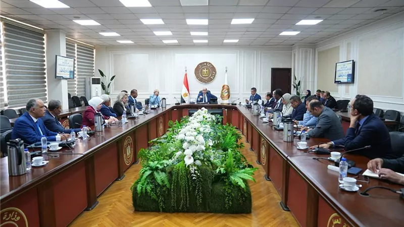 وزير العمل يزف بشرى سارة للعمالية غير المنتظمة