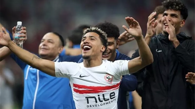أحمد شوبير: خوان بيزيرا يوقع على عقود انضمامه لشباب أهلي دبي