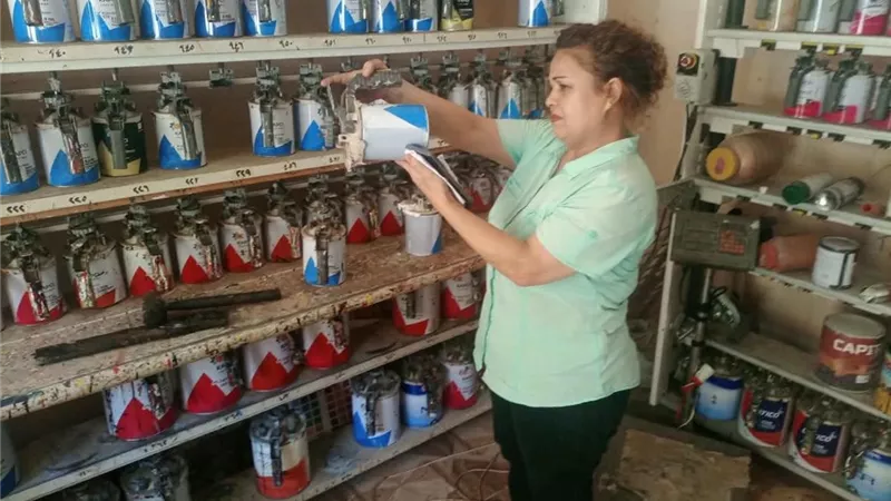 ضبط 40 عبوة بويات منتهية الصلاحية ولحوم مذبوحة خارج السلخانة ببيلا  
