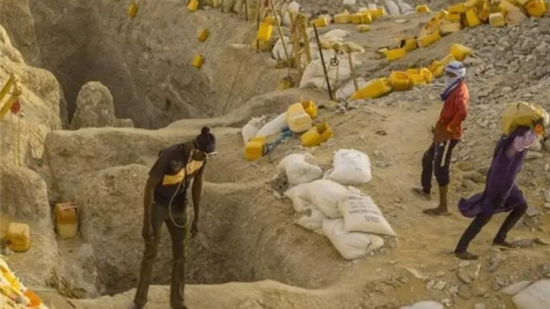 انهيار منجم للذهب في السودان.. أكثر من 60 قتيلًا ومفقودون تحت الأنقاض