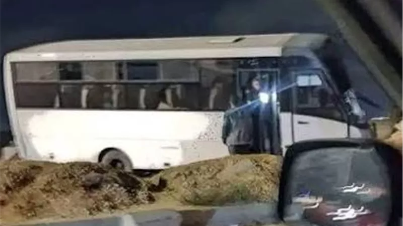  عطل مفاجئ بالفرامل يتسبب في تصادم أتوبيس وسيارة بالمقطم  