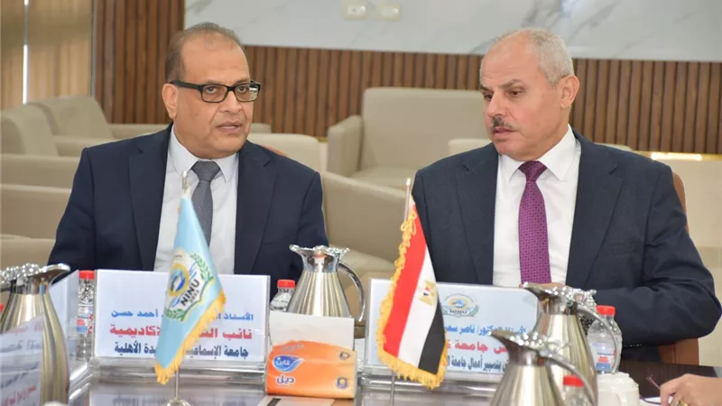 ︎ رئيس جامعة قناة السويس يستقبل سفيرة جائزة الشارقة في المالية العامة 