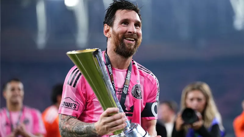 ميسي الهداف التاريخي لـ إنتر ميامي بـ 100 هدفًا ويتوج بكأس الأبطال