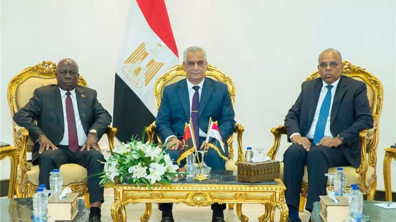 مباحثات مصرية أنجولية لتعزيز التعاون في التصنيع والتدريب ونقل الخبرات