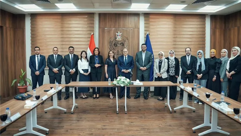 رئيس هيئة الدواء المصرية يبحث مع «نوفارتس» توطين الصناعات الحيوية 