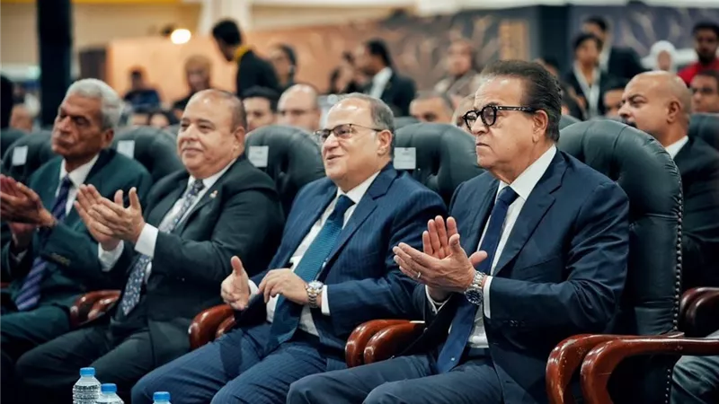 رئيس هيئة الدواء المصرية يشارك في افتتاح مؤتمر ومعرض مصر للصحة «إيجي هيلث»