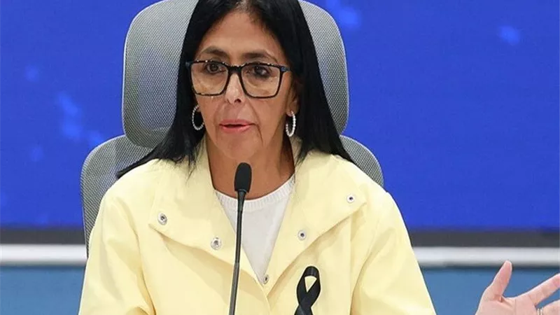 وفاة صحفية فرنسية أثارت جدلا واسعا حول الهوية الجنسية لزوجة ماكرون