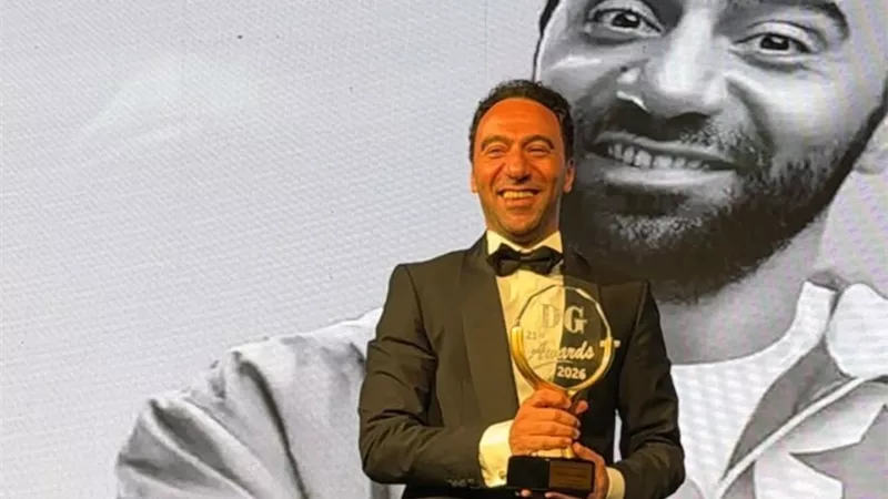 «رفض ياخد فلوس».. موقف إنساني من عامل كي الملابس يفاجئ محمد سلام