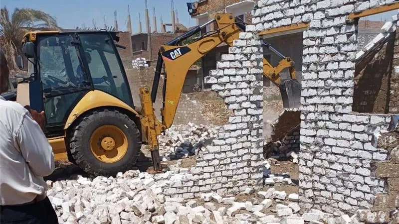 إزالة 726 حالة تعدي على أملاك الدولة والأراضي والبناء المخالف بسوهاج