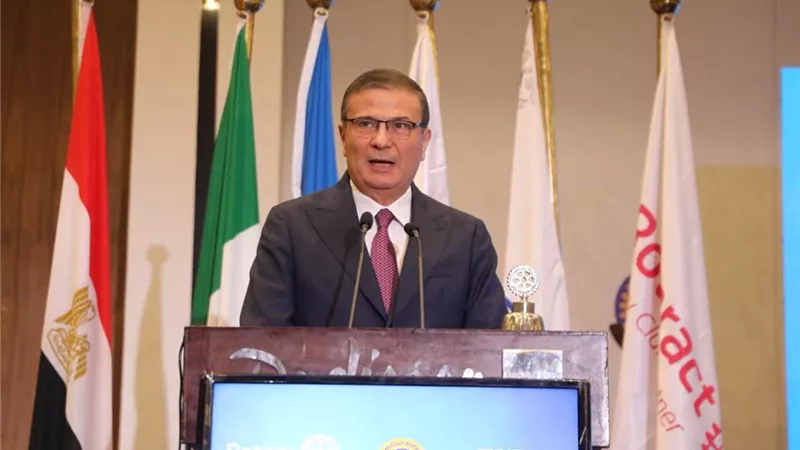 وزير الزراعة يستعرض خطة الدولة لتحقيق الأمن الغذائي والتنمية الزراعية 