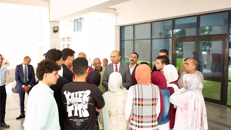 رئيس جامعة دمنهور يتفقد انتظام الدراسة في أول أيام العام الجامعي الجديد
