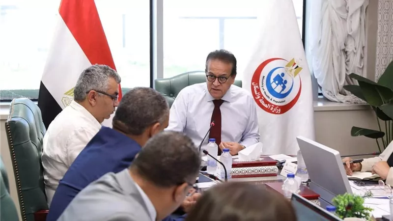خلال اجتماعه اليوم.. وزير الصحة يشدد على سرعة تجهيز وحدات زراعة النخاع