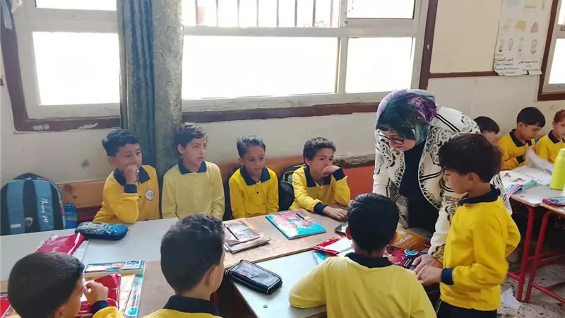  رئيس الإدارة المركزية للتعليم العام تتابع انتظام الدراسة بمدارس البحيرة