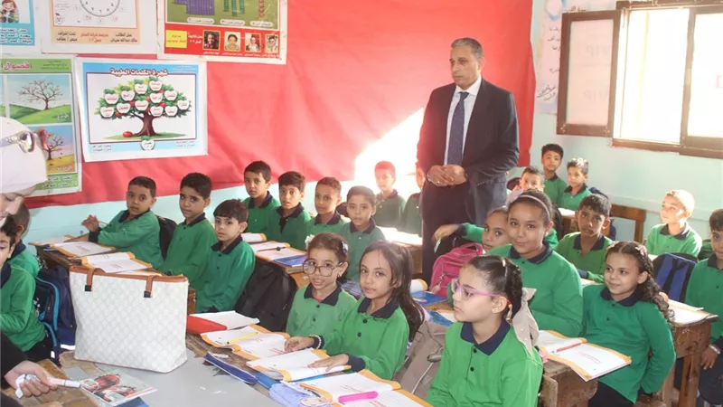 مدير تعليم الجيزة يشدد على الحضور والانضباط خلال تفقده مدارس البدرشين 