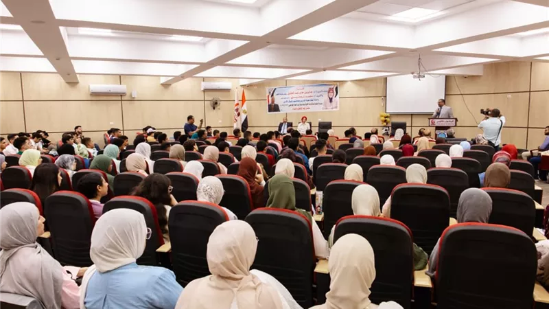 رئيس جامعة الأقصر تشهد استقبال العام الدراسي بكلية الطب 
