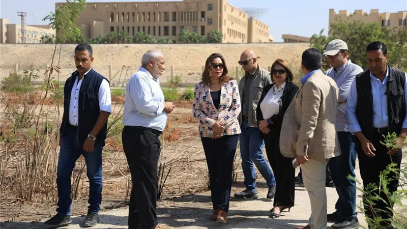 بعد جولة مفاجئة.. منال عوض توجه بتطوير مراكز الوعي البيئي 