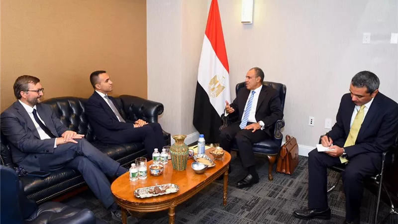 في نيويورك.. وزير الخارجية يلتقي المبعوث الأوروبي الخاص لمنطقة الخليج