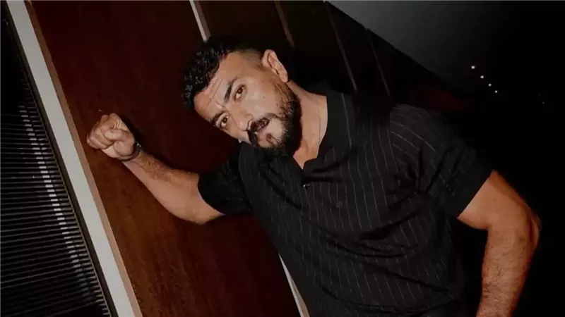 أحمد العوضي عن والدته: «أدركت أن نظرتها كانت نظرة وداع».. ماذا قال؟