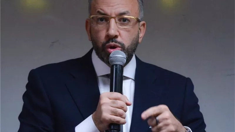 النائب حسام المندوه يطالب بتأهيل العاملين بمراكز التخاطب  