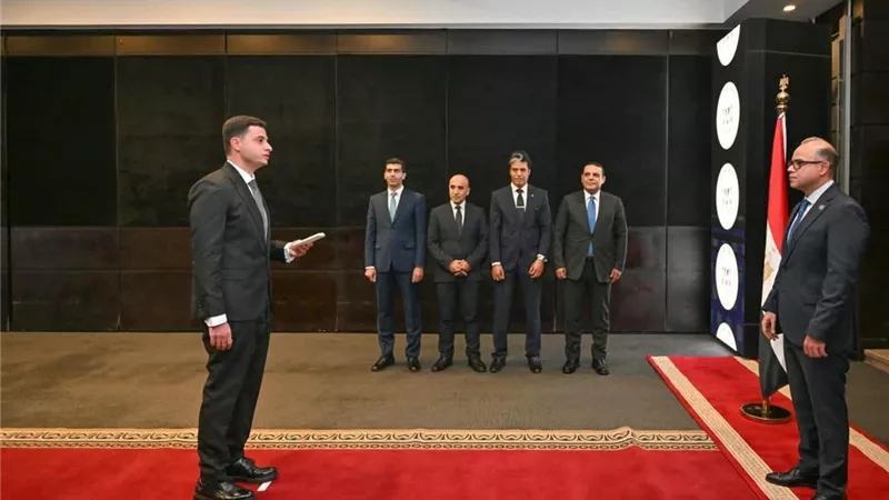 وزير الاستثمار يشهد أداء اليمين للدفعة الجديدة من أعضاء التمثيل التجاري