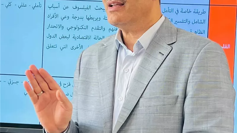 مدير تعليم الإسكندرية يحاور الطلاب حول البكالوريا وحرب أكتوبر 