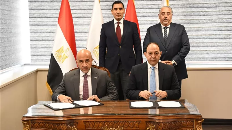 وزير الشباب والرياضة يشهد مراسم توقيع بروتوكول لدعم الاتحادات الرياضية