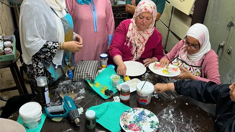 استكمال ورشة الديكوباج لتعلم تكنيك دمج الألوان و الأسطح المختلفة