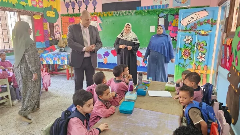 مدير تعليم المنوفية يتابع انتظام الدراسة والانضباط بمدارس بركة السبع