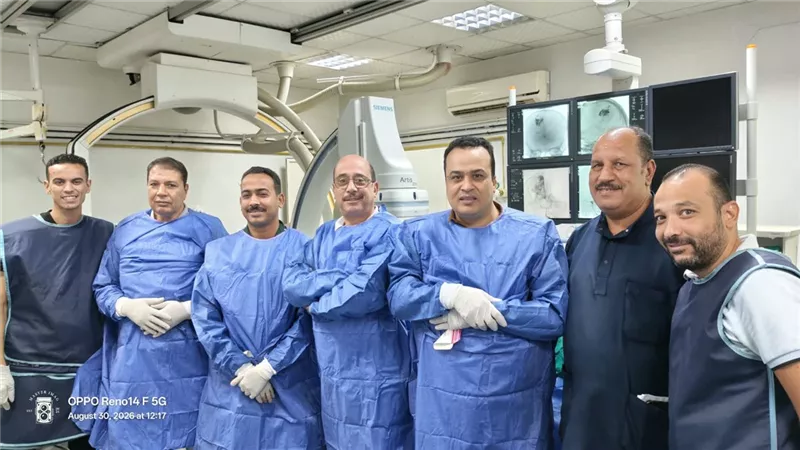 فريق طبي بجامعة أسيوط ينجح في علاج 3 حالات معقدة لتشوهات ونزيف الأوعية 