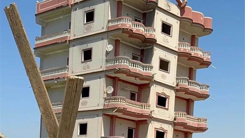بسبب تقرير هندسة المنصورة.. مالك «عقار غزالة المائل» يلجأ للنيابة الإدارية