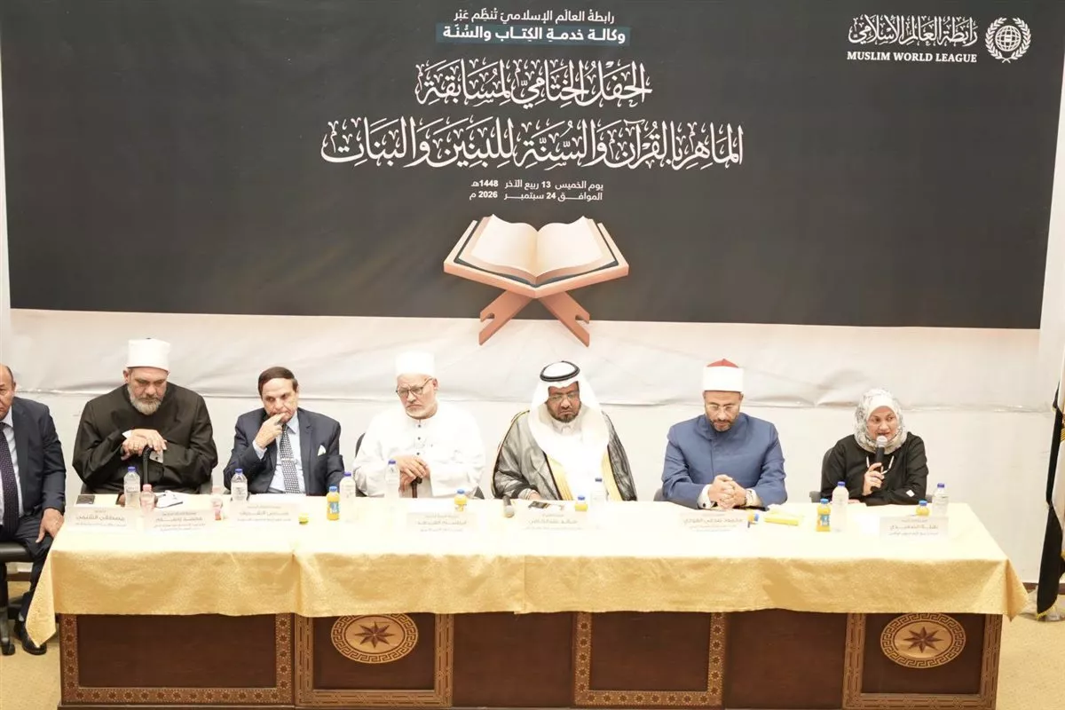 <strong>أعلام الأزهر يكرمون الفائزين بالمسابقة&nbsp;</strong>