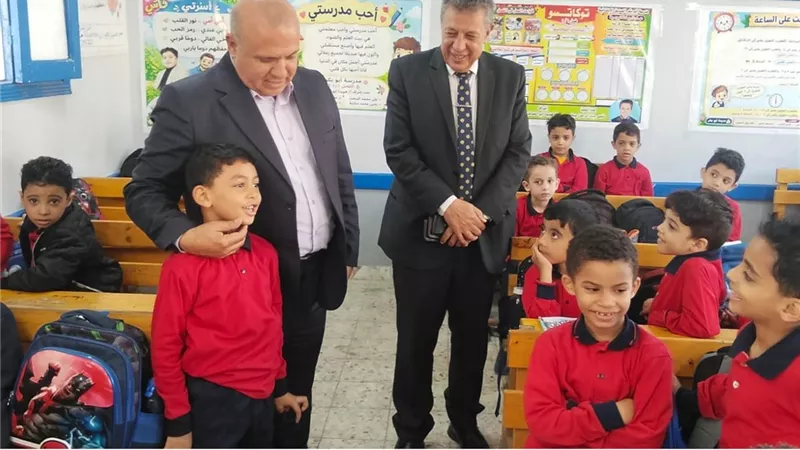 رئيس الإدارة المركزية لشؤون المديريات بالبحيرة في جولة ميدانية موسعة لرصد انتظام الدراسة والوقوف على مستوى الطلاب