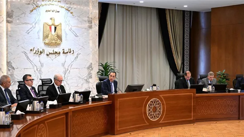 رئيس الوزراء يستعرض محاور جلستي حوار بشأن موارد النقد وإدارة الدين