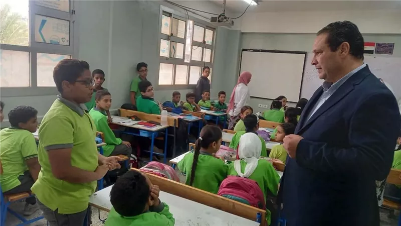 وكلاء«تعليم القاهرة» في جولات ميدانية متواصلة لمتابعة انتظام الدراسة 