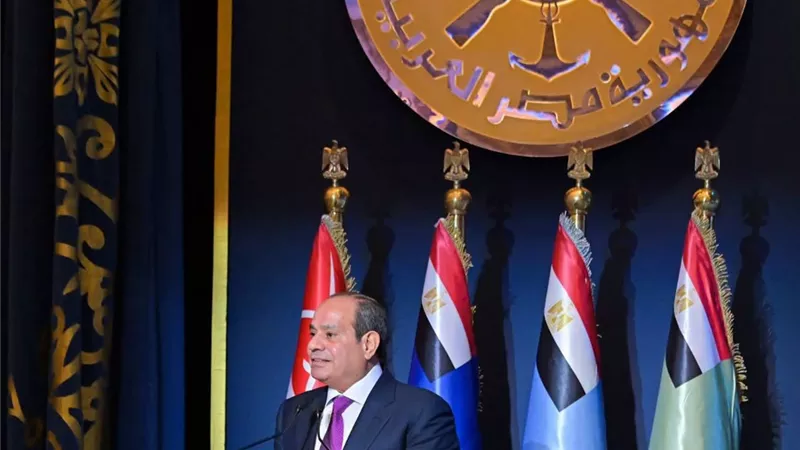 السيسي: التقيت تيارات سياسية خلال عملي بالمخابرات الحربية لتقييم رؤاهم