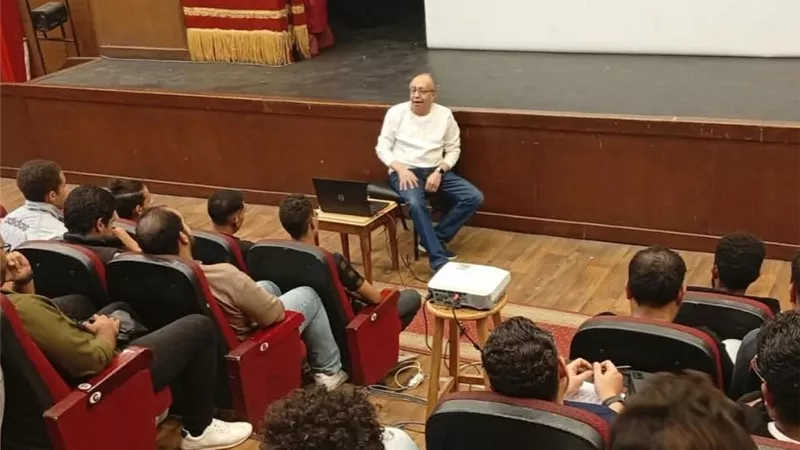 صفات المخرج المسرحي في اليوم الثاني من ورشة 