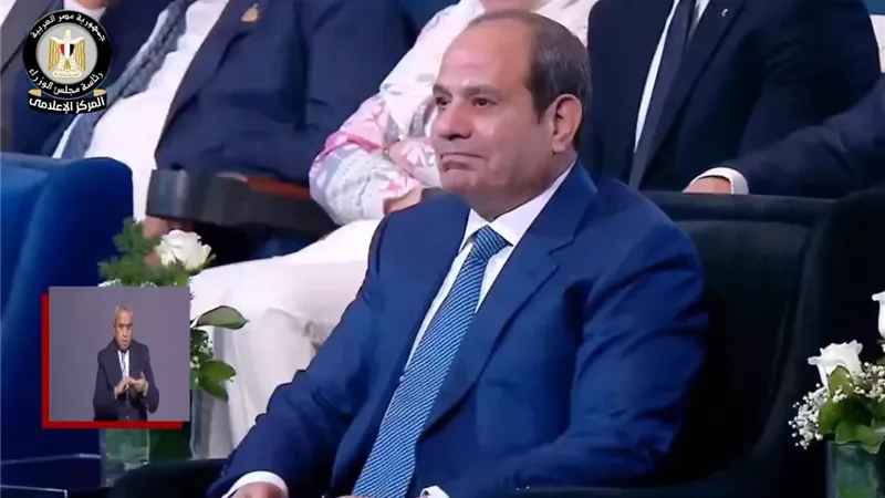 السيسي: الدعم النقدي يحتاج إلى دراسة دقيقة لتحقيق العدالة.. وندرس تطبيقه تجريبيًا في محافظة واحدة