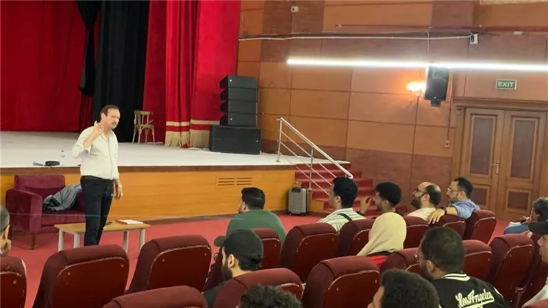 من الورق إلى الخشبة.. كيف يتعلم مخرجو الدقهلية قراءة النص المسرحي؟