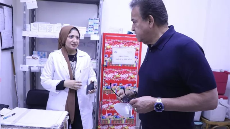 خلال زيارة مفاجئة.. وزير الصحة يحيل مديرة مستشفى الخازندارة العام للتحقيق