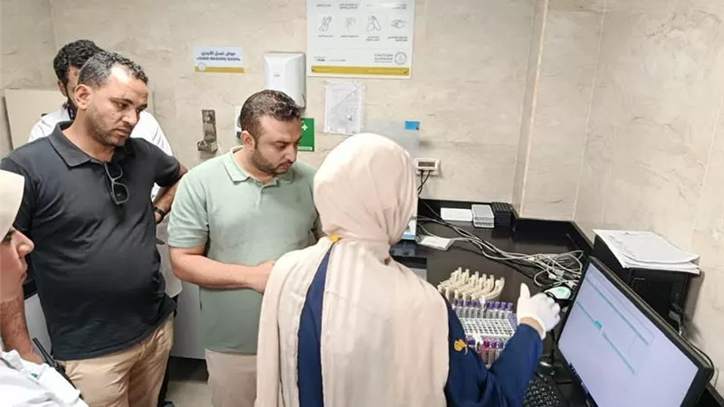 في جولة مفاجئة.. مدير الرعاية الصحية بالأقصر يتفقد مستشفى الكرنك الدولي 