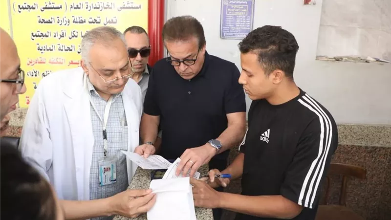 إحالة المديرة للتحقيق.. جولة مفاجئة لوزير الصحة تكشف إهمال مستشفى الخازندارة
