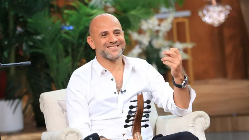 عزيز الشافعي يوضح حقيقة أغنية «قرار غلط» ويكشف أزمة تسريب «صاحبتي»