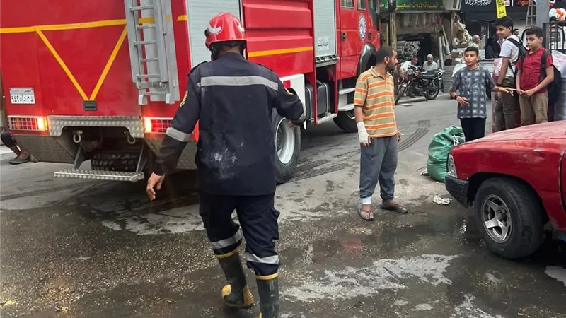 بدون خسائر بالأرواح.. السيطرة على حريق هائل بمخزن أحذية بدمياط
